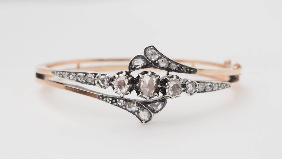 Bracelet articulé ancien en or rose et diamants 