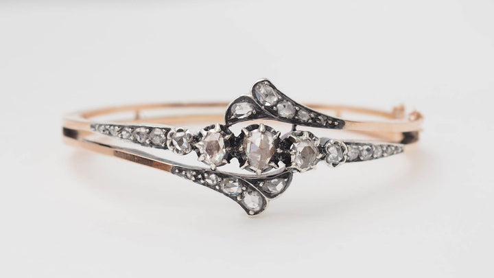 Bracelet articulé ancien en or rose et diamants 