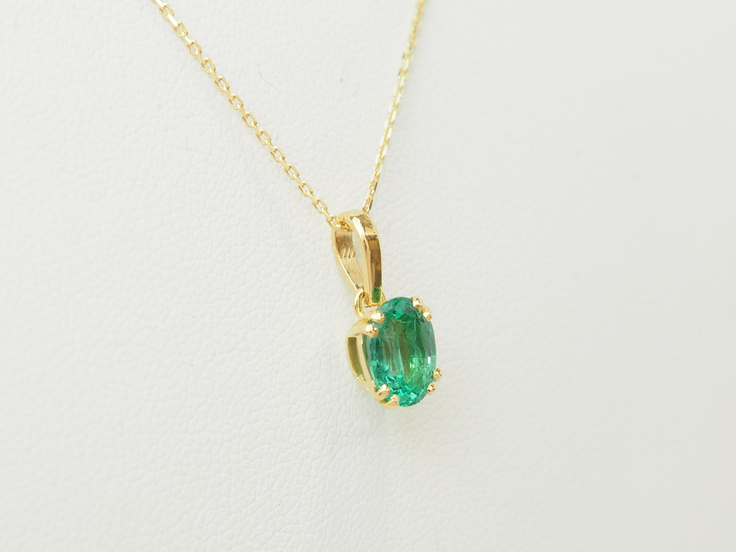 Pendentif émeraude naturelle 1,23 carat en or jaune