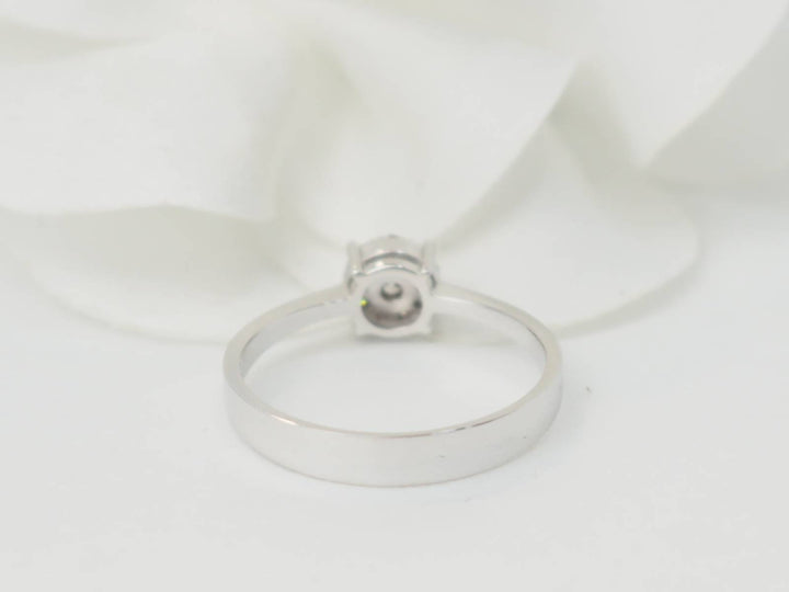 Bague solitaire en or blanc et diamants 0.16ct