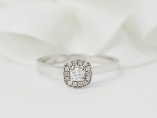 Bague solitaire en or blanc et diamants 0.15ct