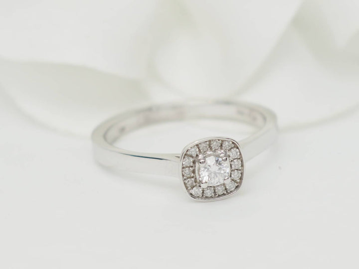 Bague solitaire en or blanc et diamants 0.15ct