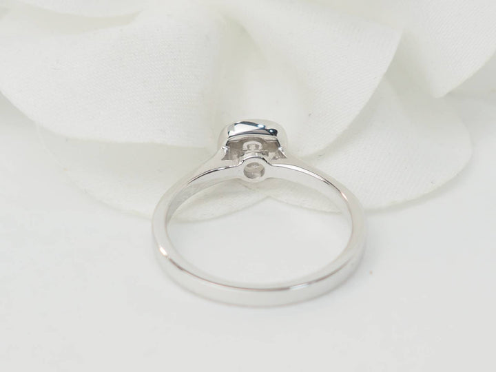 Bague solitaire en or blanc et diamants 0.15ct