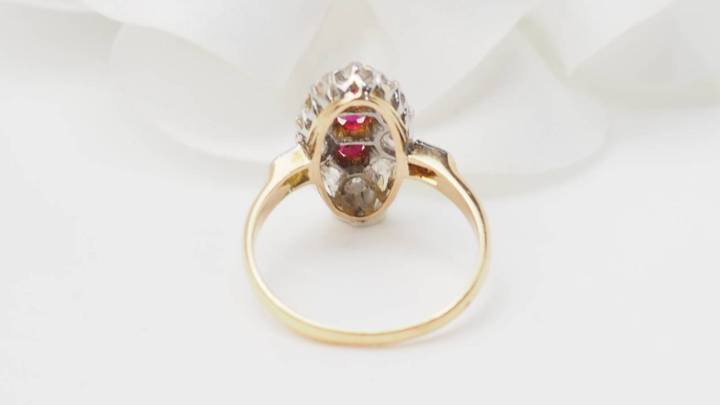 Bague ovale en or jaune, rubis et diamants