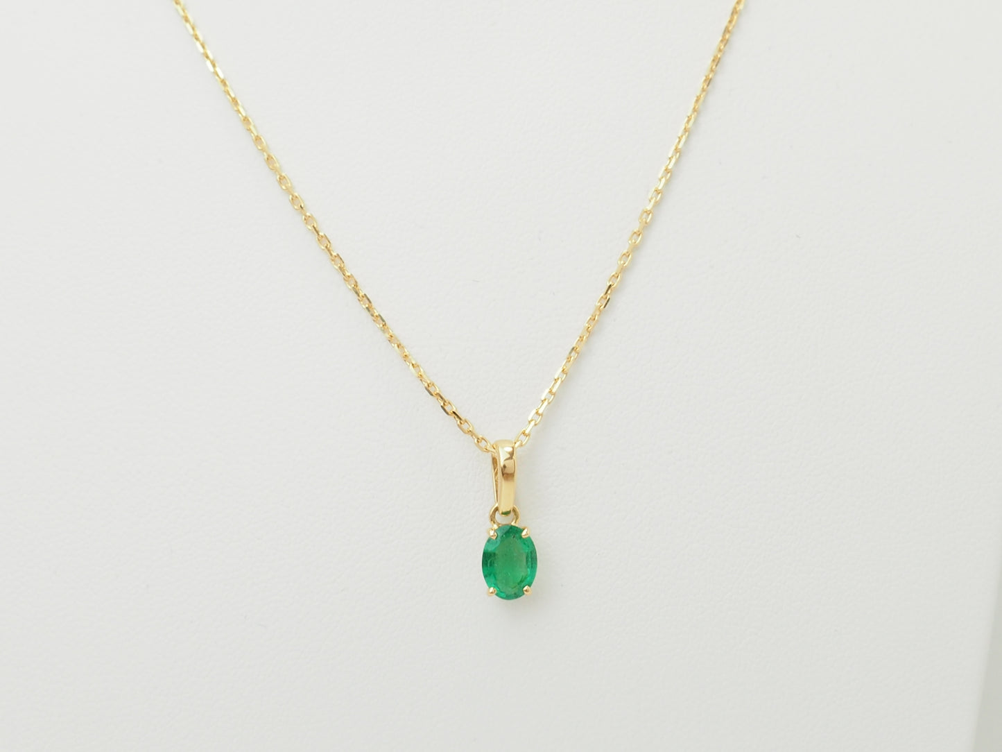 Pendentif émeraude naturelle 0,65 carat en or jaune