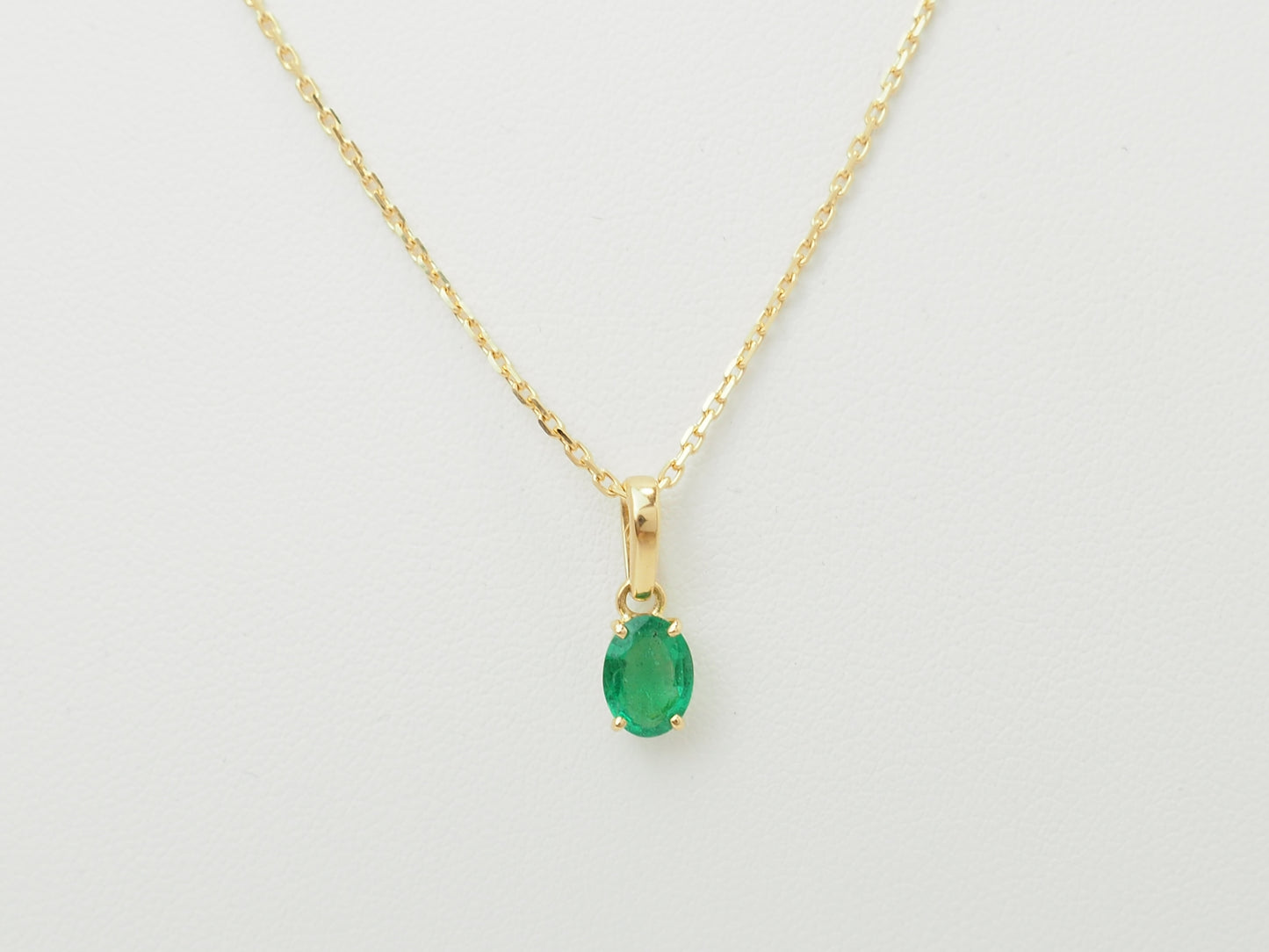 Pendentif émeraude naturelle 0,65 carat en or jaune