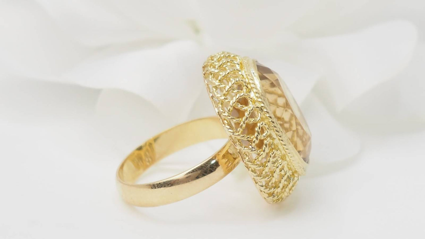 Bague filigranée en or jaune et citrine facettée