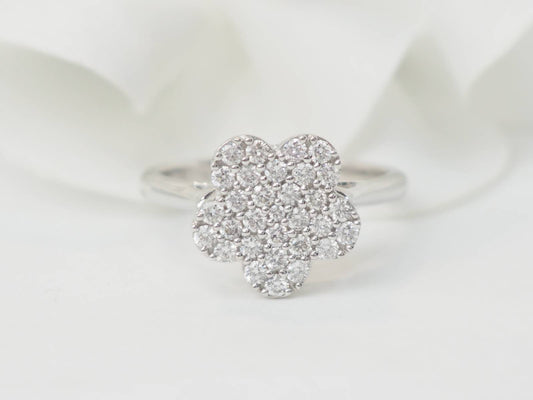Bague fleur en or blanc et diamants