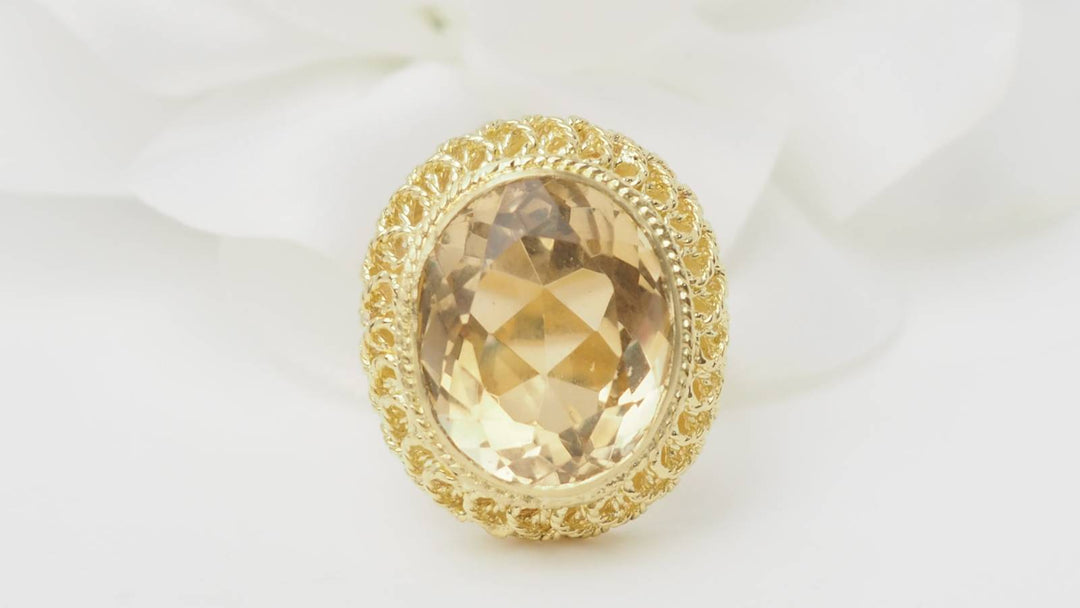 Bague filigranée en or jaune et citrine facettée