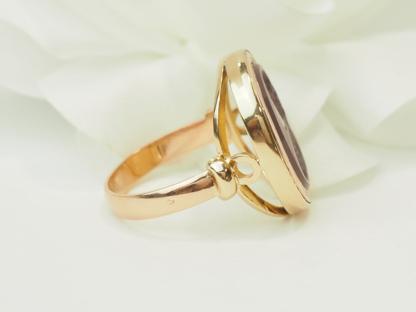 Bague intaille sur cornaline en or jaune et or rose