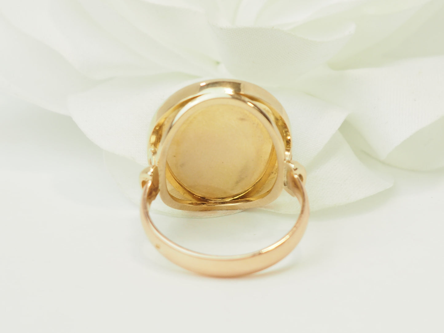 Bague intaille sur cornaline en or jaune et or rose