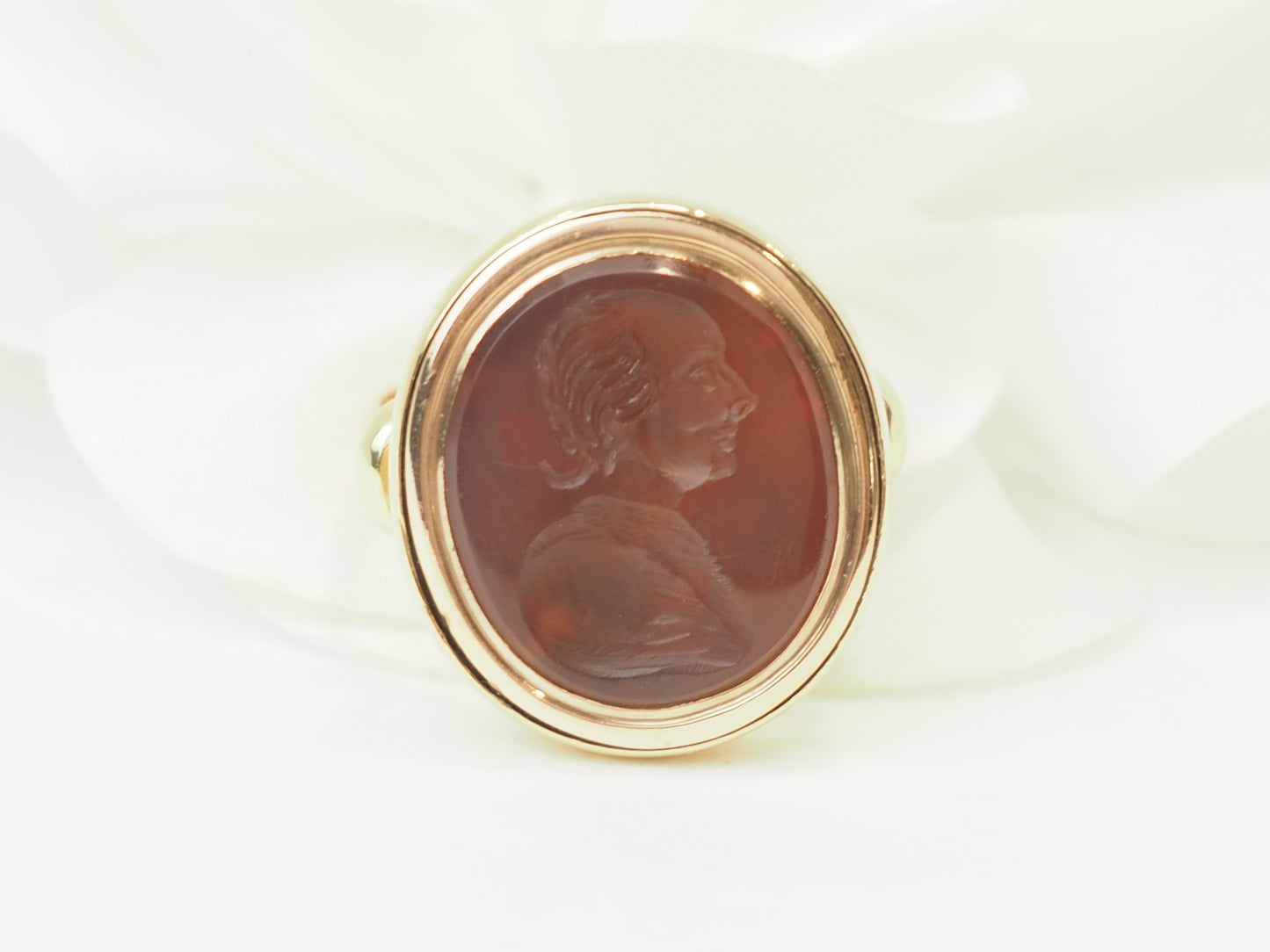 Bague intaille sur cornaline en or jaune et or rose