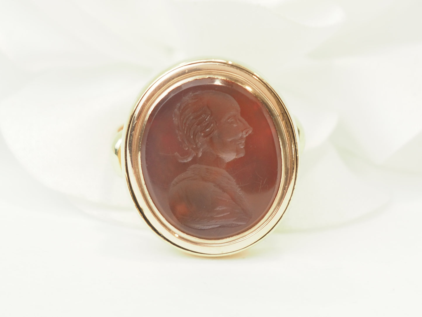 Bague intaille sur cornaline en or jaune et or rose