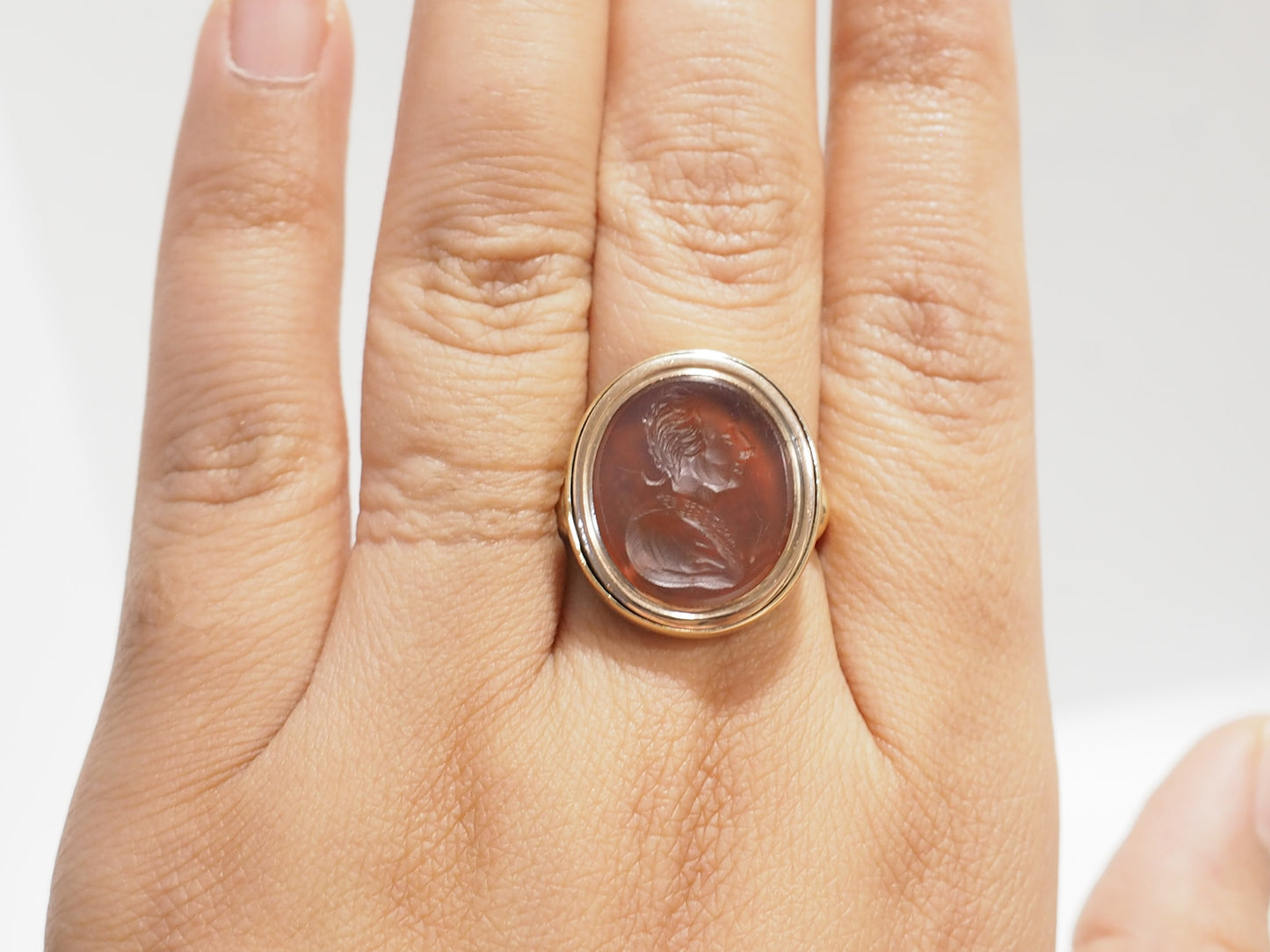 Bague intaille sur cornaline en or jaune et or rose