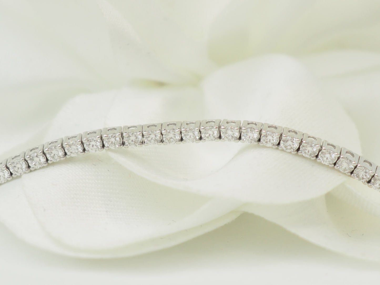 Bracelet rivière en or blanc et diamants 1,84ct