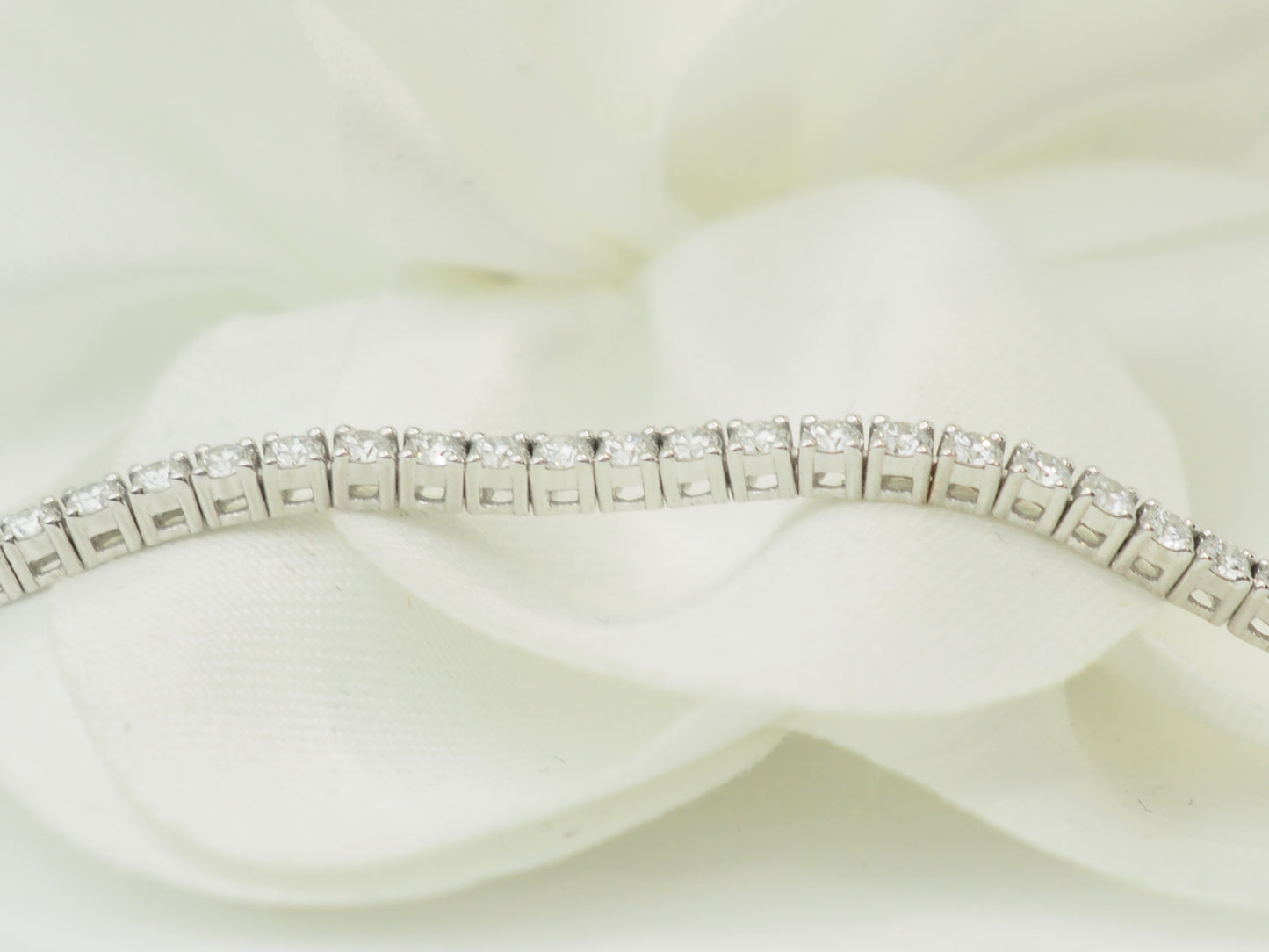 Bracelet rivière en or blanc et diamants 1,84ct