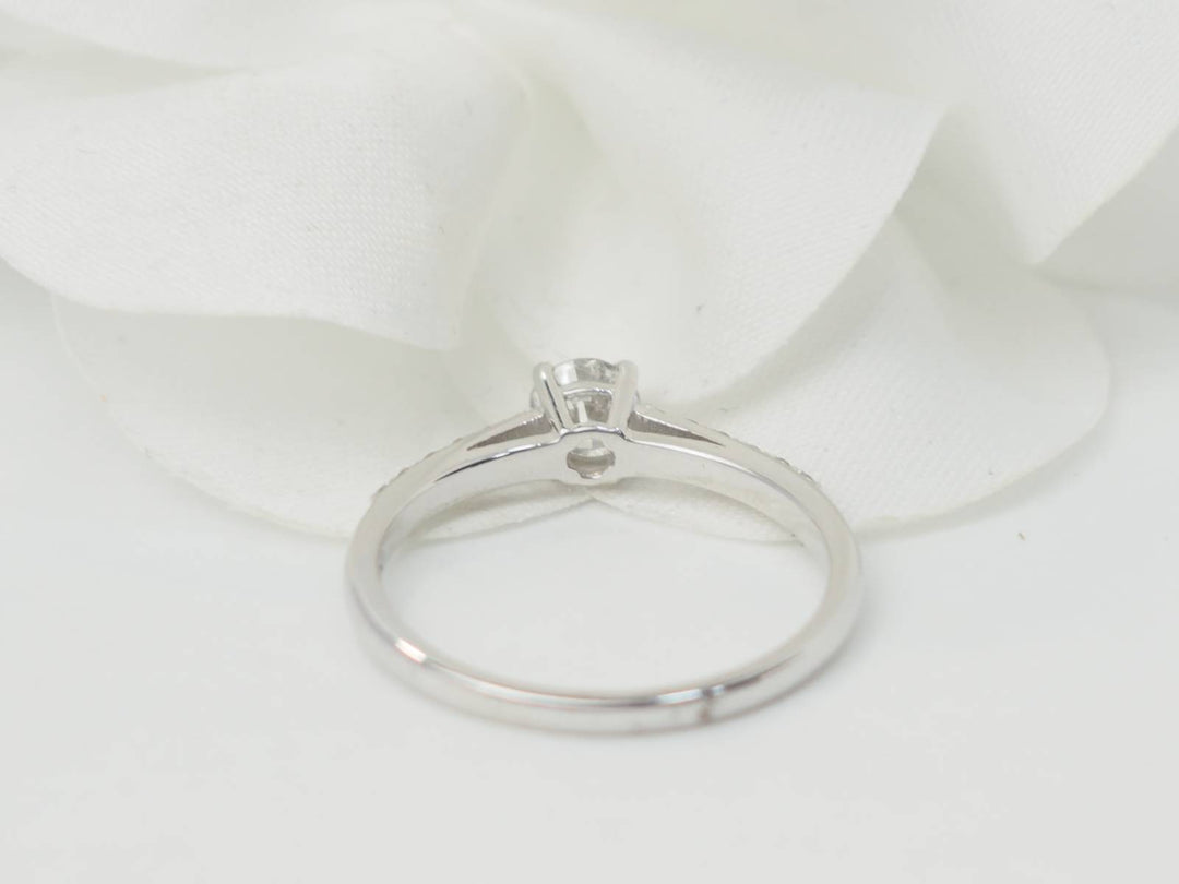 Bague solitaire en or blanc et diamants 0.30 ct