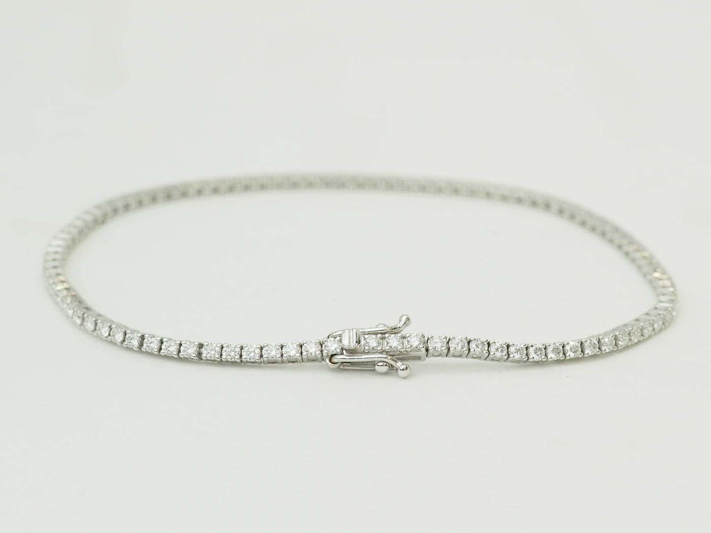 Bracelet rivière en or blanc et diamants 1,84ct