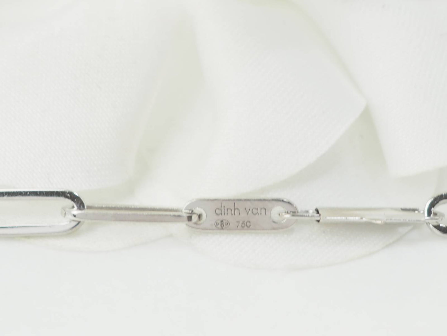 Collier Dinh Van Menottes R12 Or Blanc et Diamants