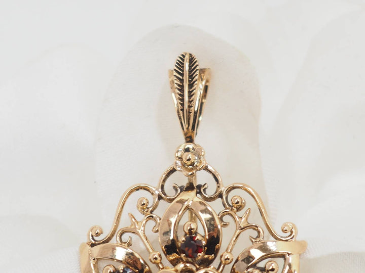 Broche pendentif en or jaune, emeraude et perles de culture