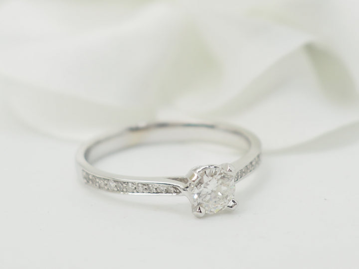 Bague solitaire en or blanc et diamant 0.35ct