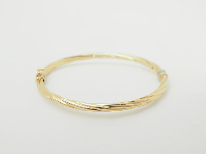Bracelet ouvrant enfant en or jaune – Jonc torsadé