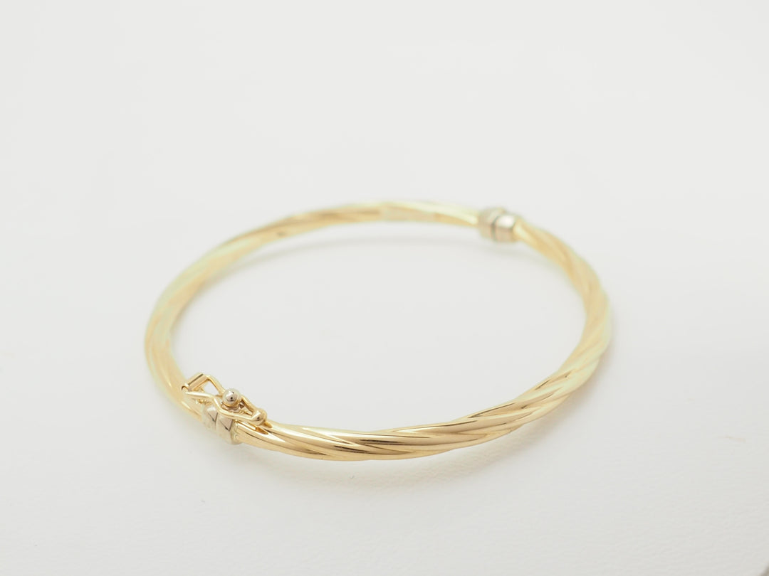 Bracelet ouvrant enfant en or jaune – Jonc torsadé