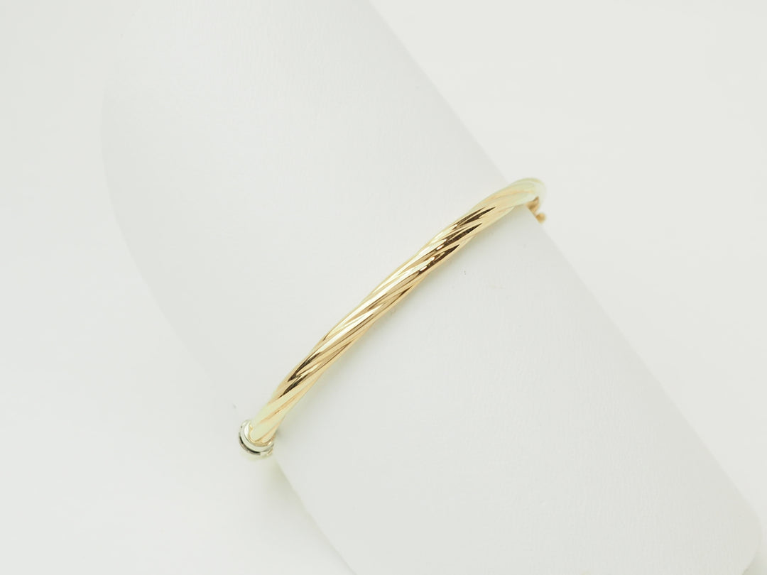 Bracelet ouvrant enfant en or jaune – Jonc torsadé