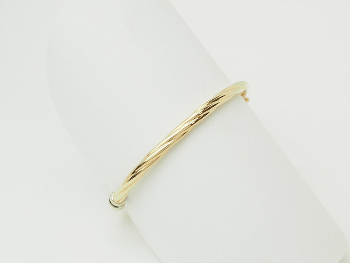 Bracelet ouvrant enfant en or jaune – Jonc torsadé