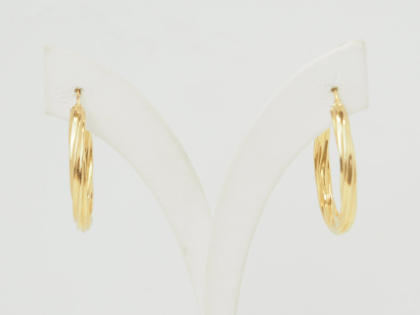 Créoles torsadées en or jaune 18 carats diamètre 30 mm