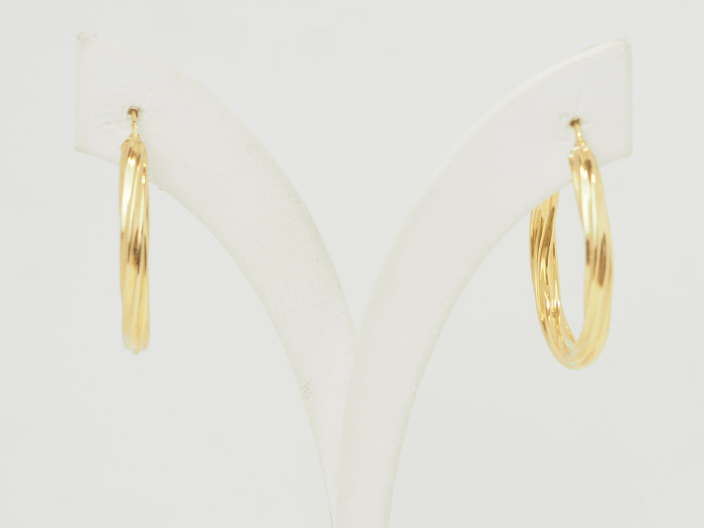 Créoles torsadées en or jaune 18 carats diamètre 30 mm