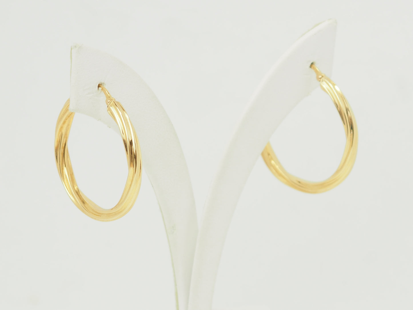 Créoles torsadées en or jaune 18 carats diamètre 30 mm