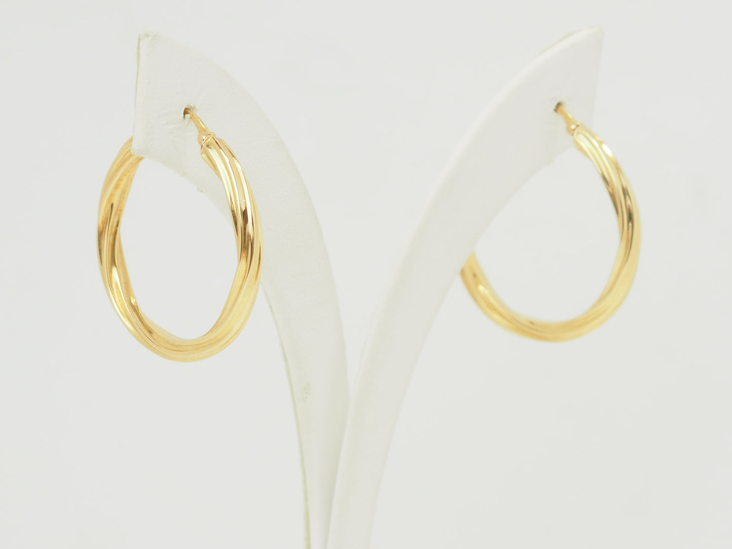 Créoles torsadées en or jaune 18 carats diamètre 30 mm