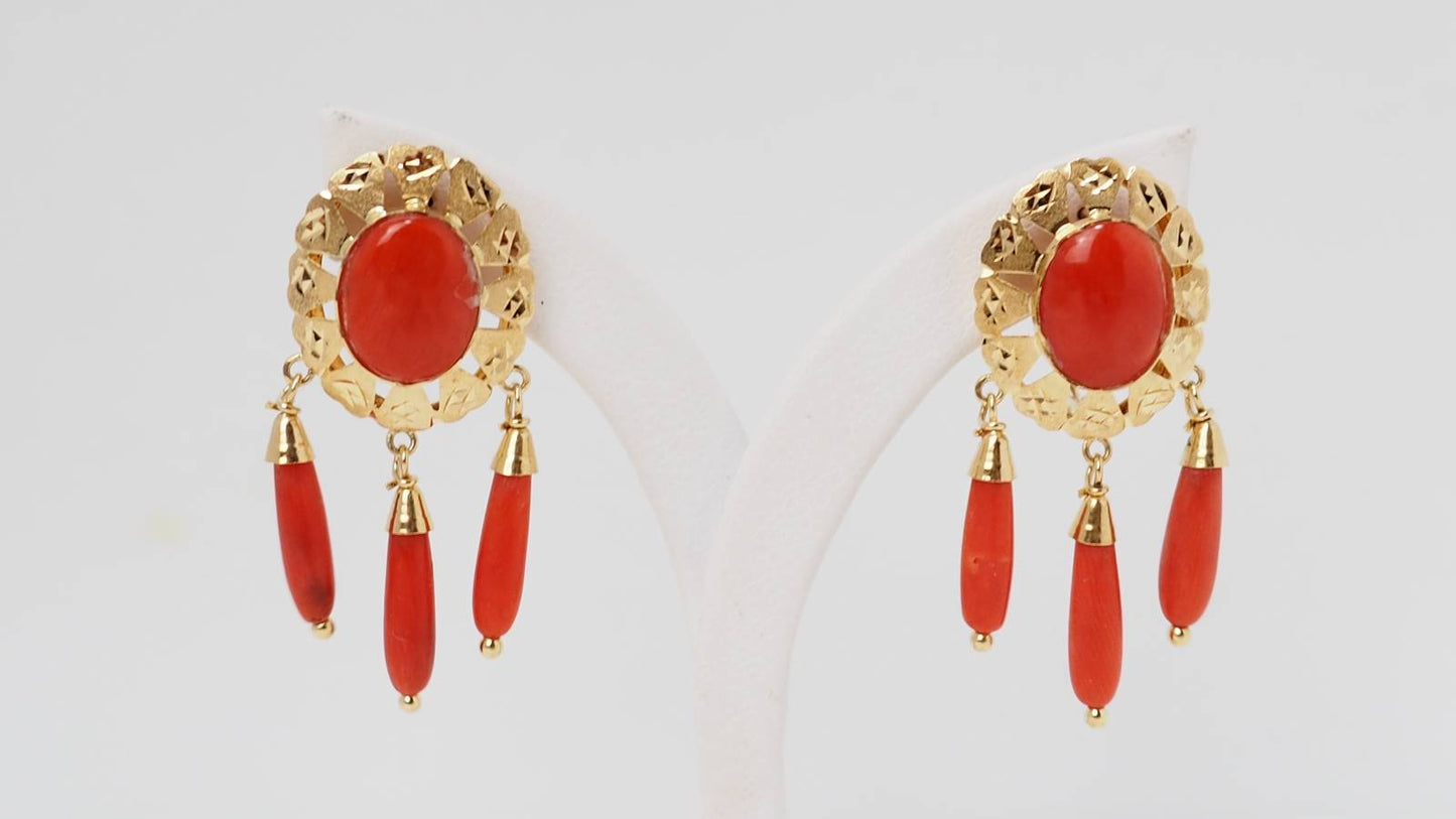 boucles d'oreilles en or jaune et corail