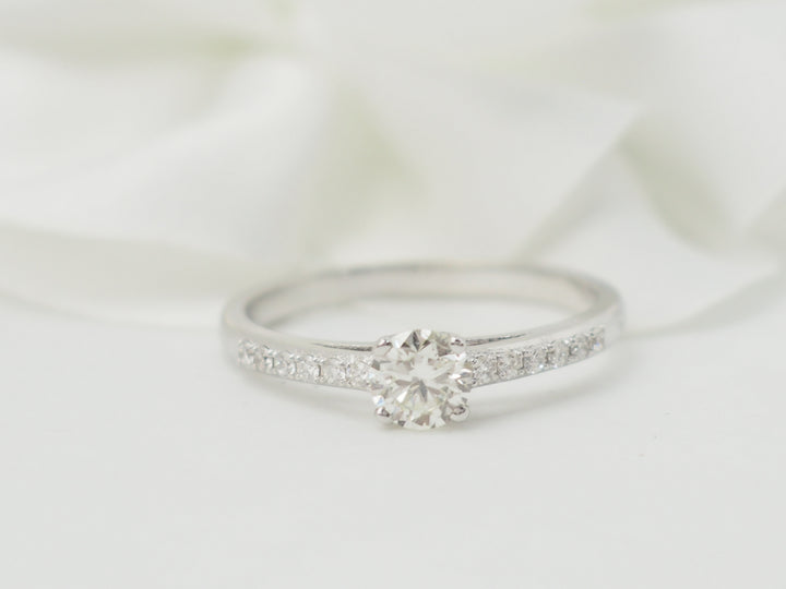 Bague solitaire en or blanc et diamant 0.41ct