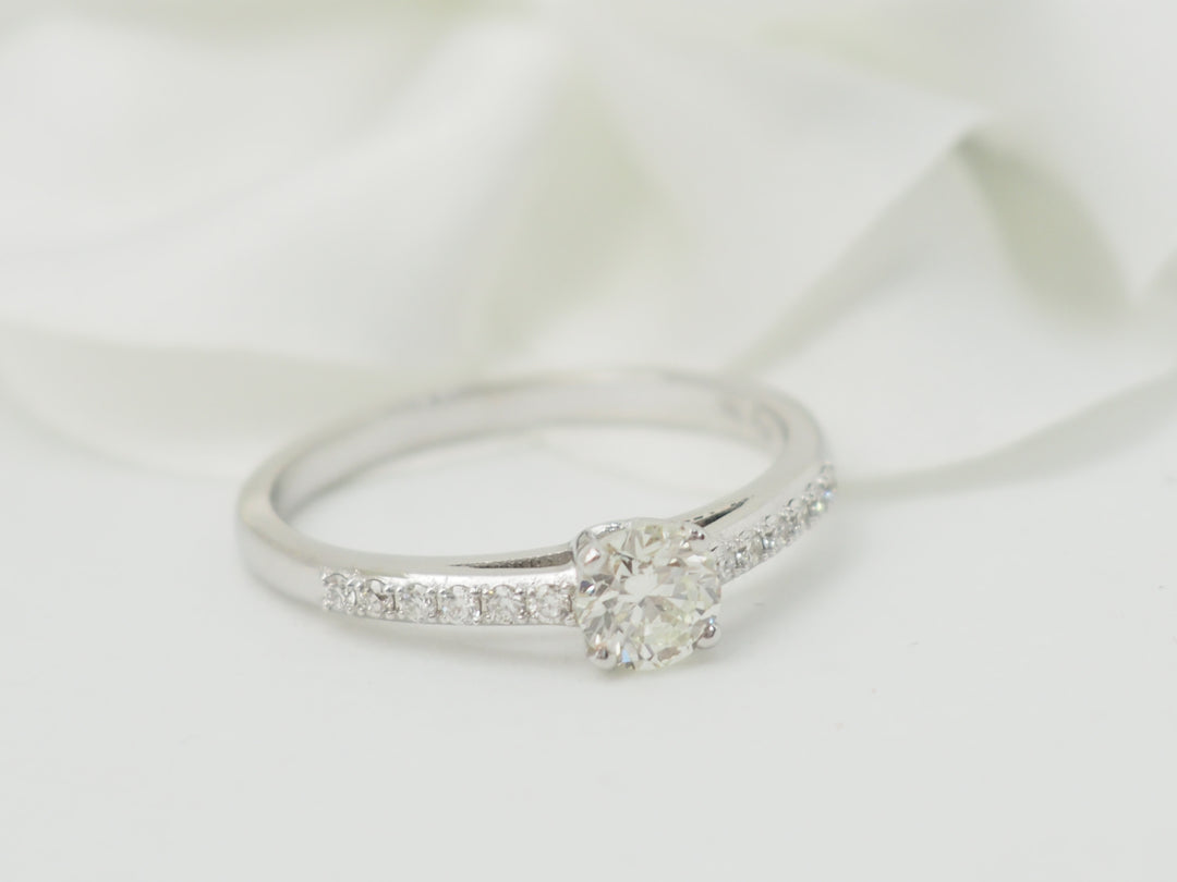 Bague solitaire en or blanc et diamant 0.41ct