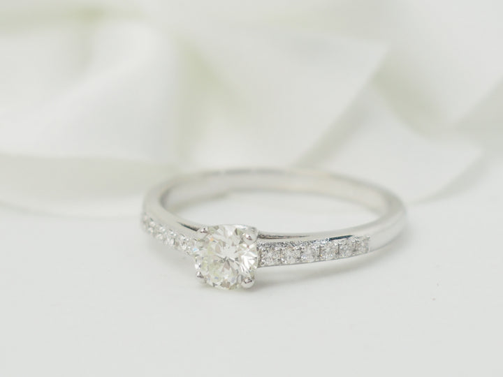 Bague solitaire en or blanc et diamant 0.41ct