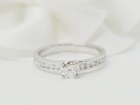 Bague solitaire en or blanc et diamant 0.37ct