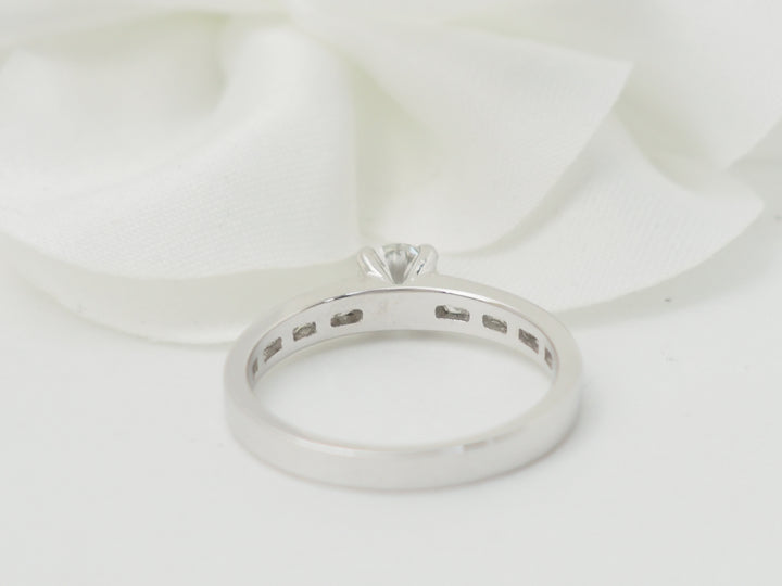 Bague solitaire en or blanc et diamant 0.37ct