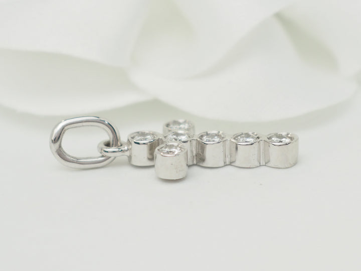 Pendentif croix en or blanc et diamants 0.35ct