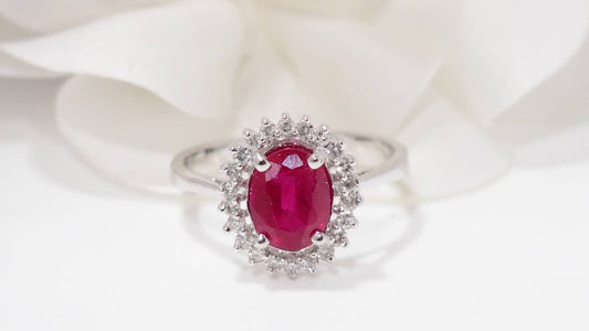 Bague en or blanc, rubis et diamants