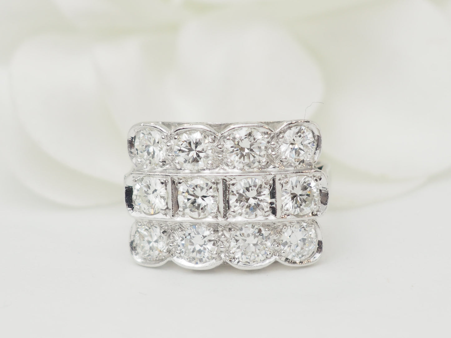 Bague Art Déco en platine sertie de 2 carats de diamants