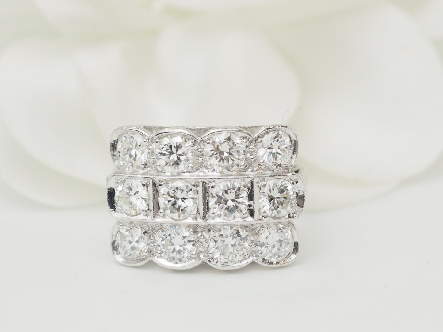 Bague Art Déco en platine sertie de 2 carats de diamants