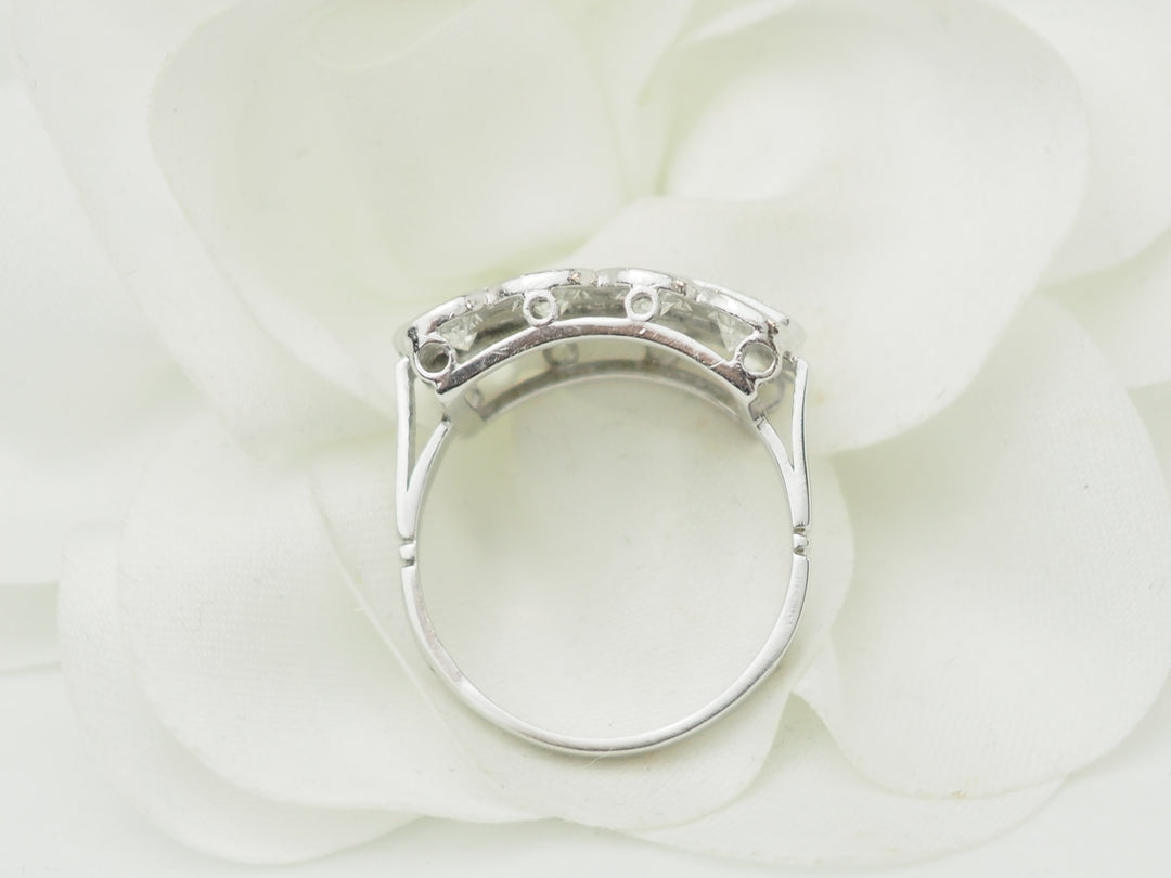 Bague Art Déco en platine sertie de 2 carats de diamants
