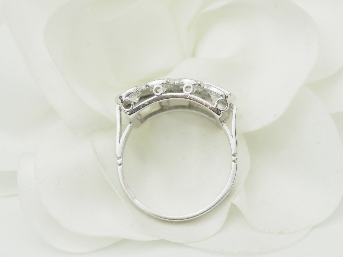 Bague Art Déco en platine sertie de 2 carats de diamants