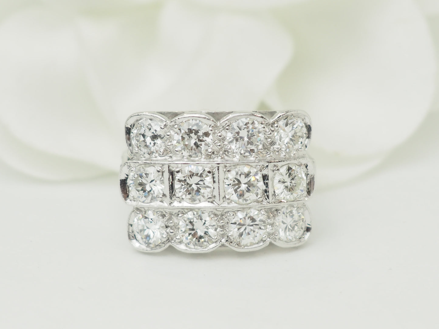 Bague Art Déco en platine sertie de 2 carats de diamants