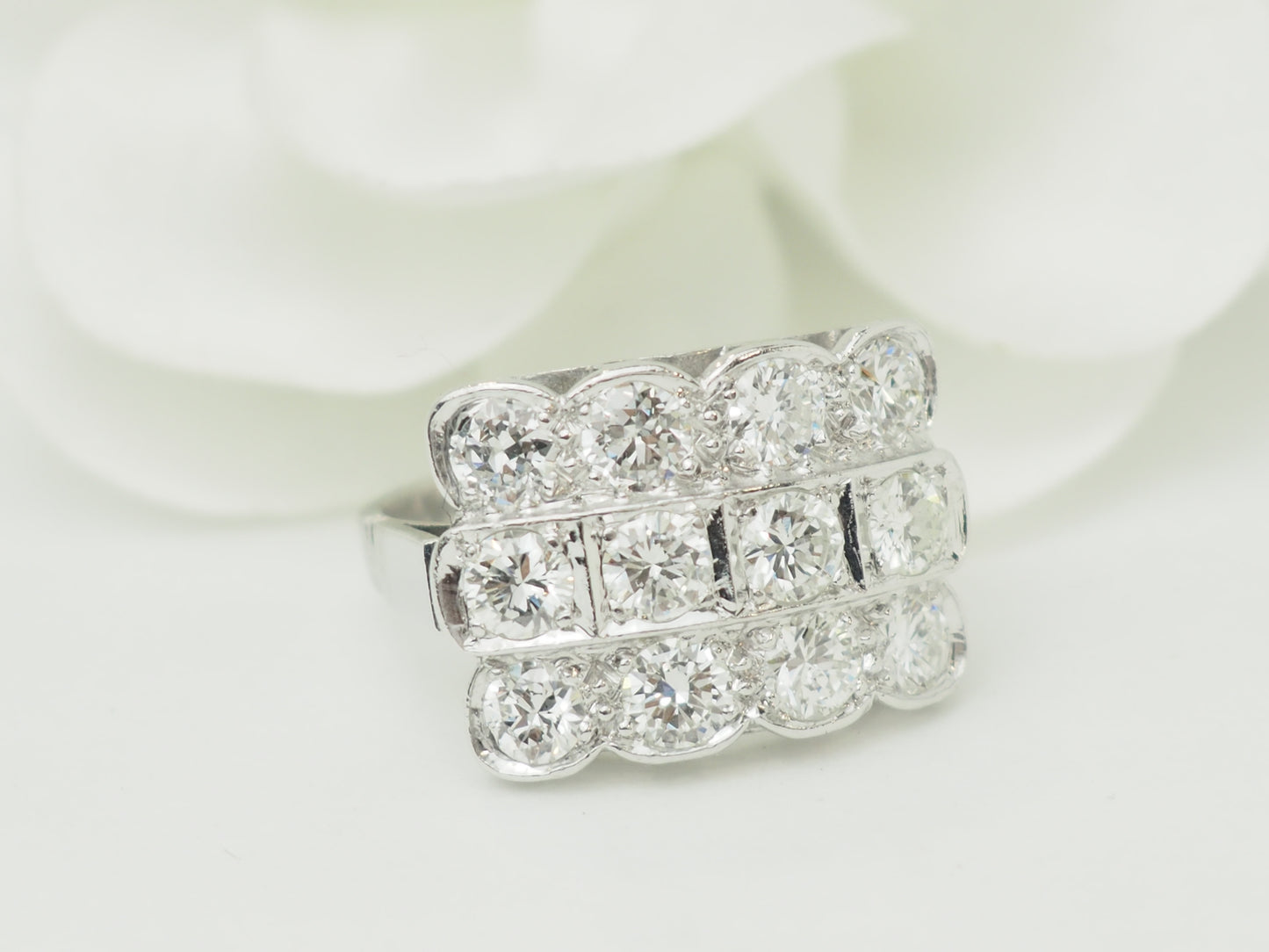 Bague Art Déco en platine sertie de 2 carats de diamants
