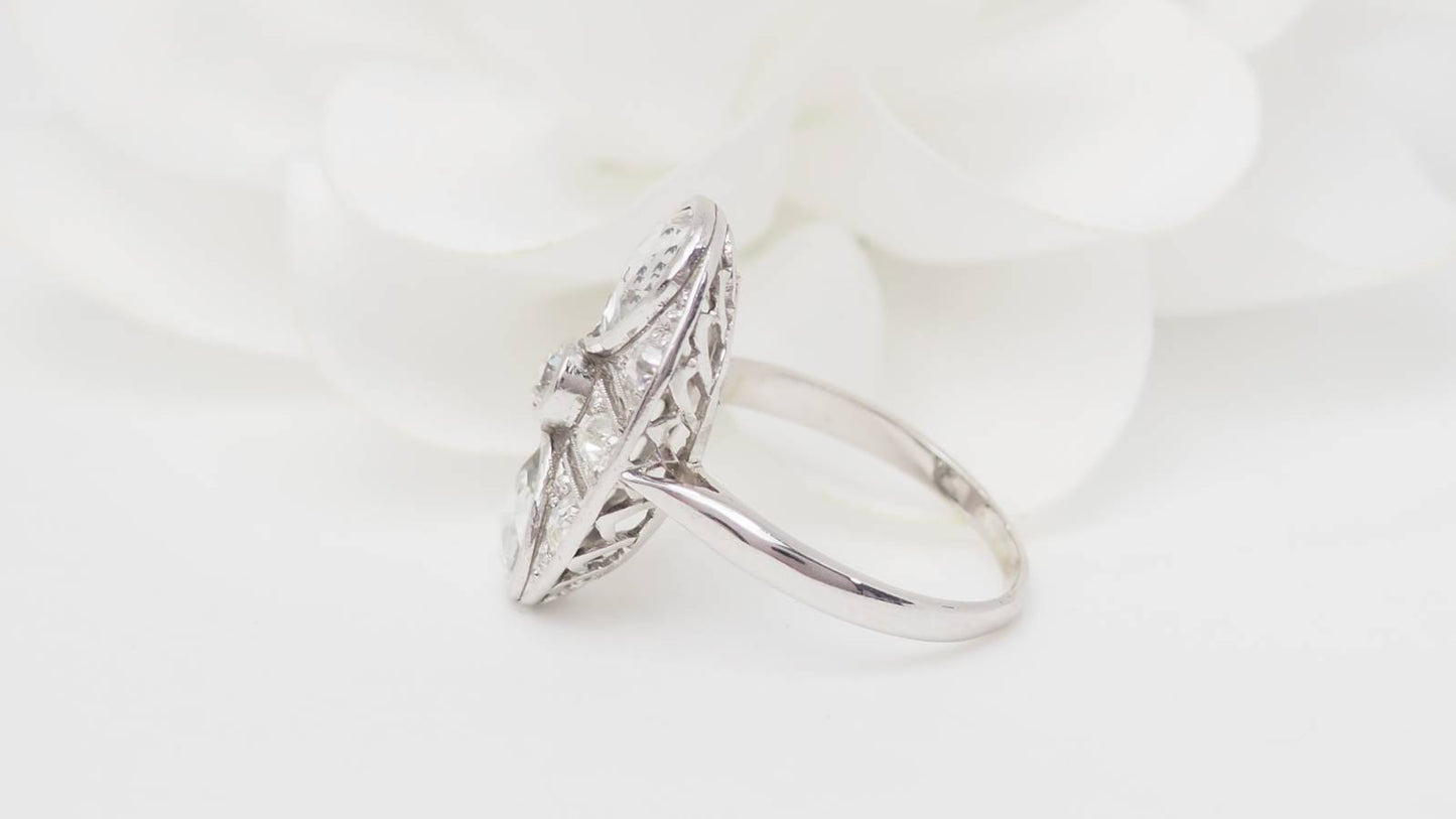 Bague Art Déco en or blanc et diamants