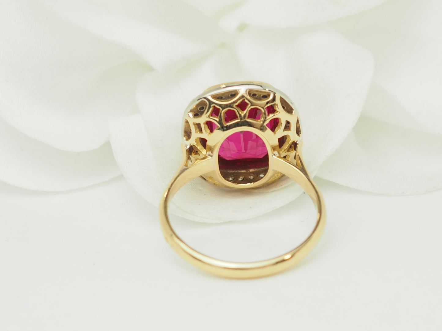 Bague Art nouveau en or jaune rubis de Verneuil et diamants