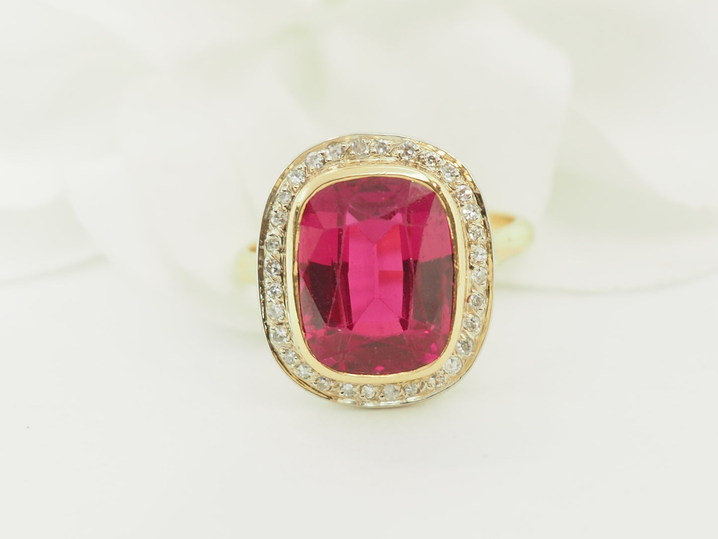 Bague Art nouveau en or jaune rubis de Verneuil et diamants